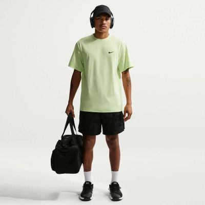 Herren Shirt M NK DF UV HYVERSE SS in grün