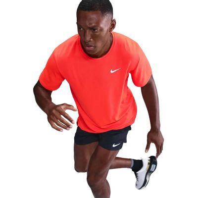 Herren M NK DF UV MILER SS in schwarz