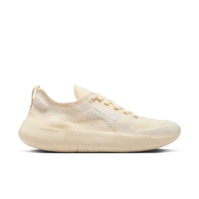 W NIKE FREE 2025 in 101 coconut milk/sail-coconut 