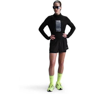 Damen Shorts W NK SWIFT DF MR 2N1 SHRT in schwarz