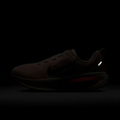 W NIKE VOMERO 18 in 100 white/black-bright crimson-las